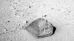 Robot Curiosity encuentra  una pequeña pirámide marciana de piedra