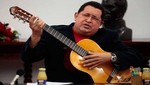 Hugo Chávez hace política tocando guitarra que le regaló Vicente Fernández [VIDEO]