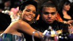 Padre de Rihanna quiere que vuelva con Chris Brown