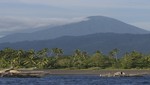 Masiva evacuación en Indonesia por erupción de volcán