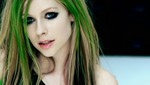 Develan la foto de Avril Lavigne tras riña en un bar