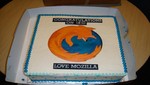 Mozilla celebra el lanzamiento de Internet Explorer 10 enviando una torta a Microsoft