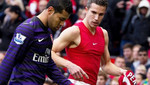Hinchas del Arsenal piden salida de André Santos por cambiar camiseta con Van Persie