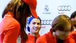 Cristiano Ronaldo es 'ampayado' coqueteando con anfitriona de Audi [VIDEO]