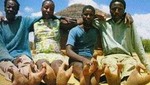 Miembros de una tribu africana poseen 'pies de avestruz' [VIDEO]