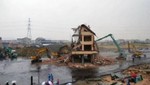 Demolieron la casa en la autopista china [VIDEO]