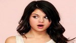 Selena Gomez posa semidesnuda y con cámara en mano [FOTO]