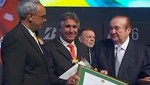 El exfutbolista Percy Rojas fue homenajeado por la Conmebol [VIDEO]