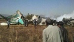 Tres personas muertas al estrellarse avión en carretera de Birmania