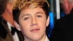 Niall Horan muestra uno de sus pezones durante un ensayo [FOTO]