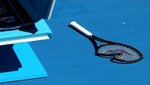Serena Williams destruyó su raqueta luego de quedar fuera del Abierto de Australia [VIDEO]