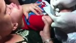 Mujer fuerza a su hijo de 3 años a tatuarse [VIDEO]