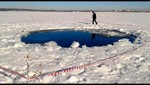 Buzos ruso entran al lago Chebarkul para buscar fragmentos del meteorito de los Urales [VIDEO]