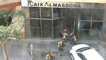 España: Una mujer desesperada se prende fuego en una sucursal bancaria en Castellón