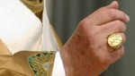 El anillo del Papa Benedicto XVI será destruido con un martillo de plata