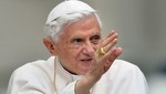 Pastor quema la foto de Benedicto XVI durante la misa