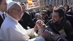 Papa Francisco rompe el protocolo y bendice a persona con discapacidad [VIDEO]