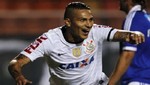 Paolo Guerrero alegre por vencer al Sao Bernardo