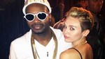 Miley Cyrus sacudió el trasero sobre el escenario junto a Juicy J [VIDEO]