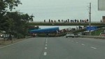 El Colmo: Un camión se trajo abajo el puente San Pedro de la Panamericana Sur