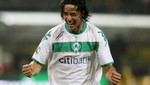Werder Bremen le aumentará el sueldo a Claudio Pizarro