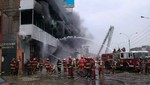Bomberos trabajaron más de 12 horas para controlar incendio en La Victoria [VIDEO]