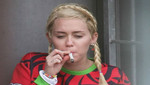 Miley Cyrus fue captada fumando un cigarrillo sospechoso en Sydney [FOTOS]