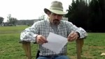 Padre furioso balea laptop de su hija y publica video en Youtube