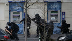 París: Hombre armado con una Kalashnikov toma dos rehenes en una oficina de correos [Video]