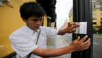 Instalan placas con señal Braille para orientar a invidentes que transitan por calles de Lima