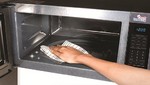 ¿Sabes limpiar correctamente tu microondas?
