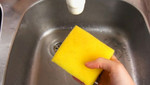 EsSalud recomienda renovar instrumentos de aseo en la cocina para evitar infecciones estomacales