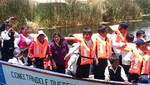 Voluntarios USIL donaron bote a motor para el transporte de escolares de la Isla de los Uros