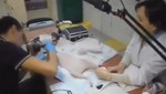 Sujeto hace tatuaje en el pecho de su gato (video)