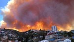 Chile: Incendio forestal destruye decenas de viviendas cerca de la ciudad portuaria de Valparaíso