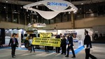 Protesta de Greenpeace para denunciar la venta ilegal de barcos de guerra a Arabia Saudí