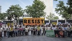 Activistas de Greenpeace protestan frente a la embajada de EEUU por la salida de Trump del Acuerdo de París
