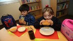 Loncheras de invierno: sepa qué alimentos incluir para evitar gripe y resfríos en niños