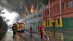 Más de 200 bomberos y 60 autobombas para apagar incendio en Las Malvinas