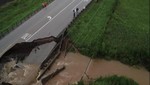 Huracán Harvey: Un foso se abre en la autopista de Texas después de las inundaciones