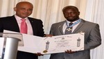 Wyclef Jean es condecorado por su apoyo a Haití