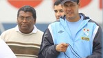 Hinchas de Cristal insultan a Reynoso y saludan posible llegada de Mosquera