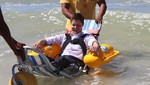 Ford contribuye al diseño de una silla de ruedas anfibia para que las personas con discapacidad puedan disfrutar del mar