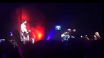 Axl Rose cayó del escenario en México (video)