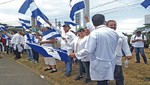 Médicos nicaragüenses exigen la reintegración de 400 médicos despedidos