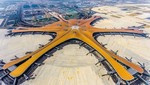 El enorme aeropuerto 'estrella de mar' de Zaha Hadid se abre en Beijing