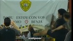 Video: Maradona pateó a hincha que no le dejaba tomarse foto