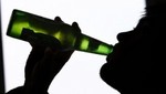 Consumo desmedido de alcohol puede producir dificultades al orinar
