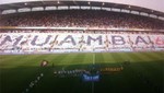 Hinchas del Bolton le rinden homenaje al jugador Fabrice Muamba