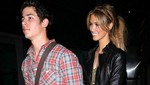 Nick Jonas y Delta Goodrem de compras en el supermercado